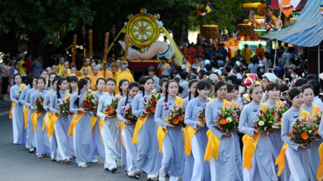 តំបន់ជាច្រើនរៀបចំមហាពិធីវិសាខបូជាឆ្នាំ២០១៥ ព.ស២៥៥៩